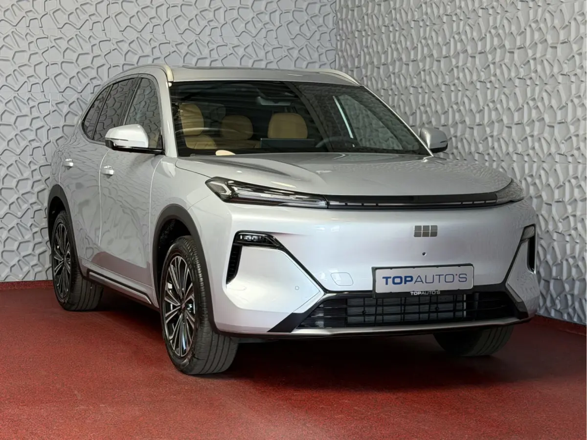 1.5 MAX+ PHEV LONG RANGE BRUIN LEER 29,8 KWH | 136km WLTP | PANORAMADAK | MASSAGE /STOEL/VERW/KOELING Geely Wijchen