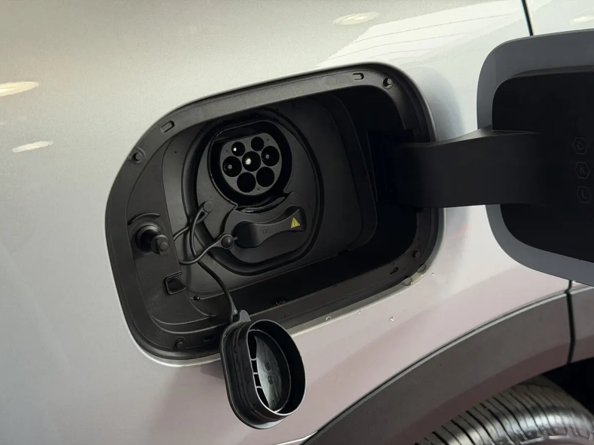 1.5 MAX+ PHEV LONG RANGE BRUIN LEER 29,8 KWH | 136km WLTP | PANORAMADAK | MASSAGE /STOEL/VERW/KOELING Geely Wijchen