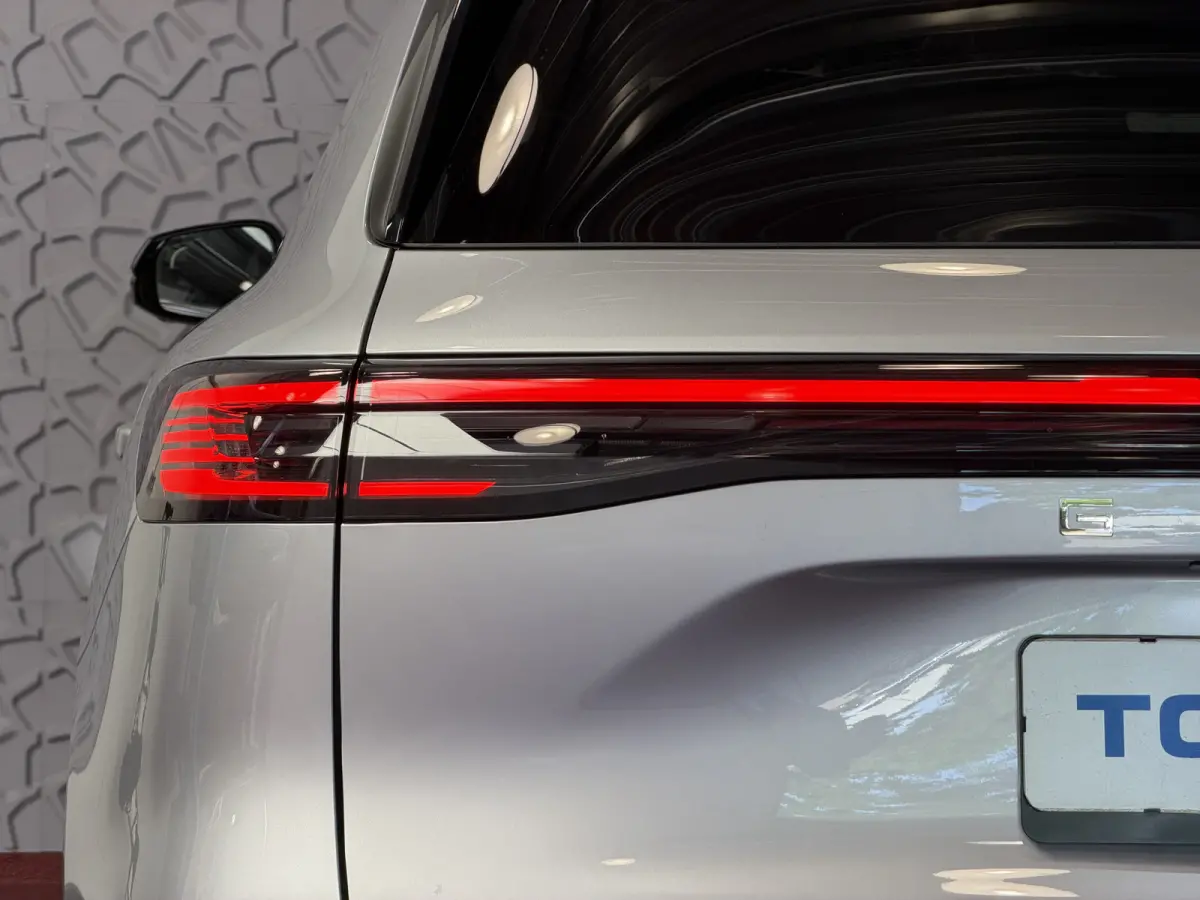 1.5 MAX+ PHEV LONG RANGE BRUIN LEER 29,8 KWH | 136km WLTP | PANORAMADAK | MASSAGE /STOEL/VERW/KOELING Geely Wijchen
