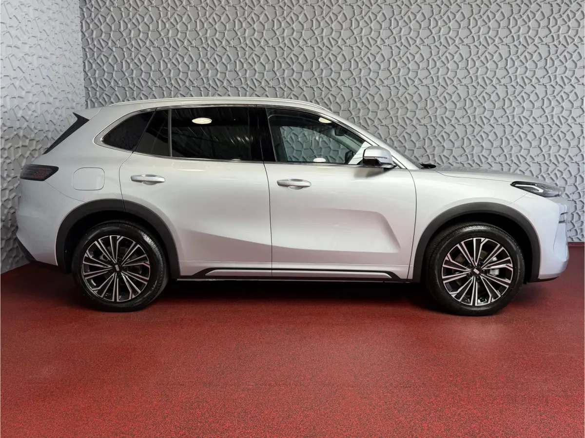 1.5 MAX+ PHEV LONG RANGE BRUIN LEER 29,8 KWH | 136km WLTP | PANORAMADAK | MASSAGE /STOEL/VERW/KOELING Geely Wijchen