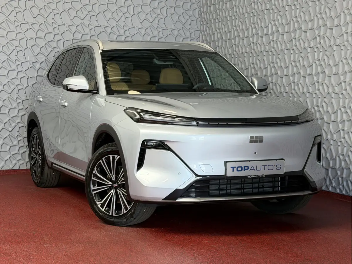1.5 MAX+ PHEV LONG RANGE BRUIN LEER 29,8 KWH | 136km WLTP | PANORAMADAK | MASSAGE /STOEL/VERW/KOELING Geely Wijchen