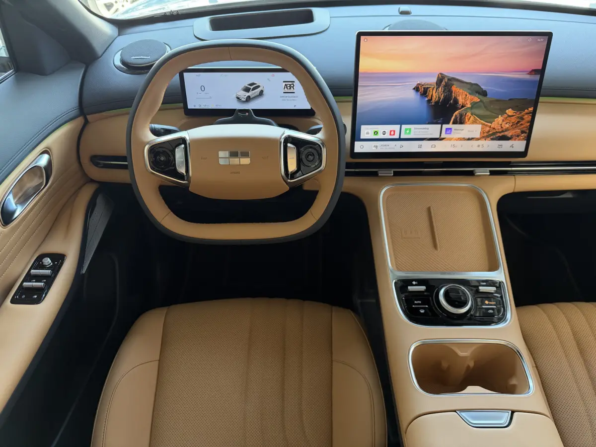1.5 MAX+ PHEV LONG RANGE BRUIN LEER 29,8 KWH | 136km WLTP | PANORAMADAK | MASSAGE /STOEL/VERW/KOELING Geely Wijchen