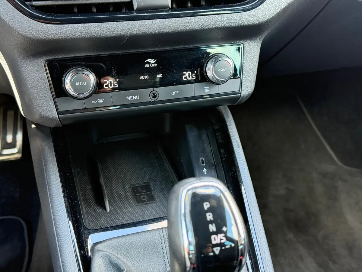 1.0 TSI Sport Business Navigatie/Apple Carplay/Camera
