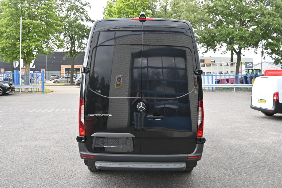 320 L2H2 Select 81kWh Distronic, LED, MBUX Navigatie, Smartphone integratie pakket, Snellader, Etc Windowbags, Winterpakket