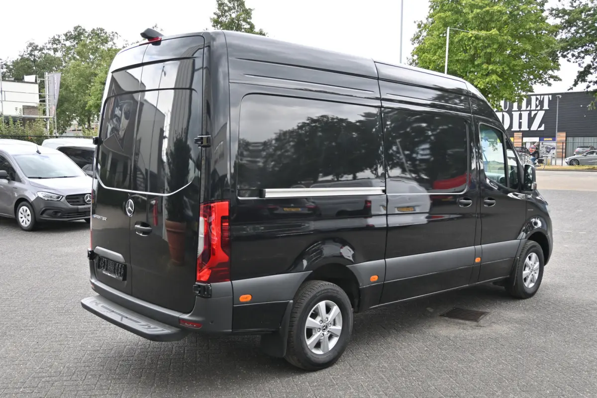 320 L2H2 Select 81kWh Distronic, LED, MBUX Navigatie, Smartphone integratie pakket, Snellader, Etc Windowbags, Winterpakket