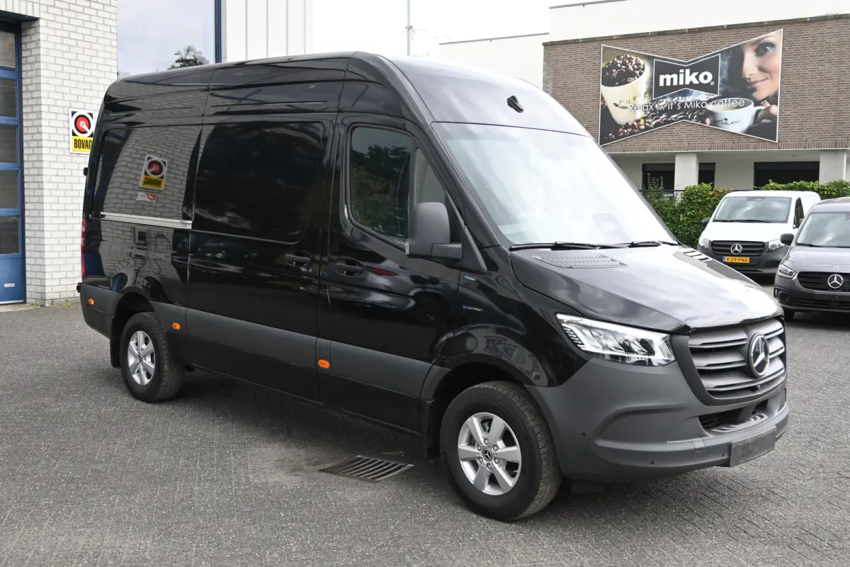 320 L2H2 Select 81kWh Distronic, LED, MBUX Navigatie, Smartphone integratie pakket, Snellader, Etc Windowbags, Winterpakket