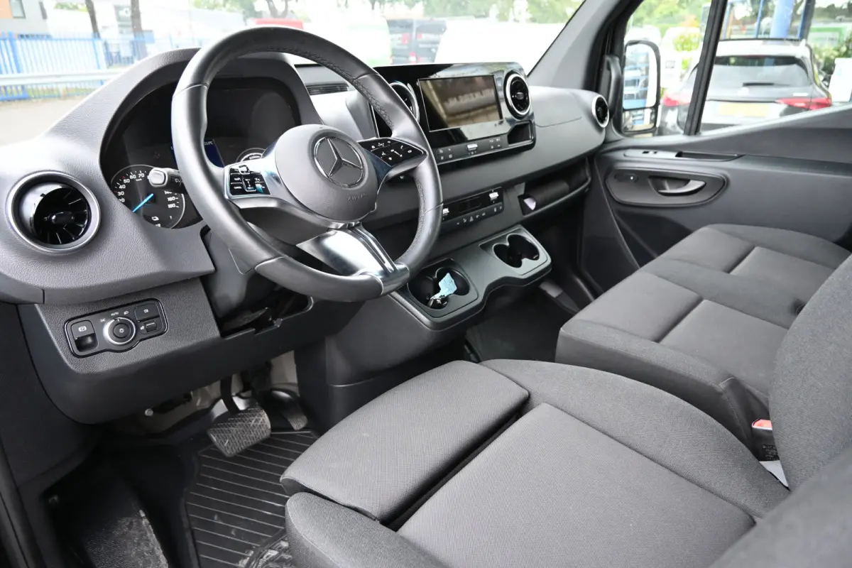 320 L2H2 Select 81kWh Distronic, LED, MBUX Navigatie, Smartphone integratie pakket, Snellader, Etc Windowbags, Winterpakket