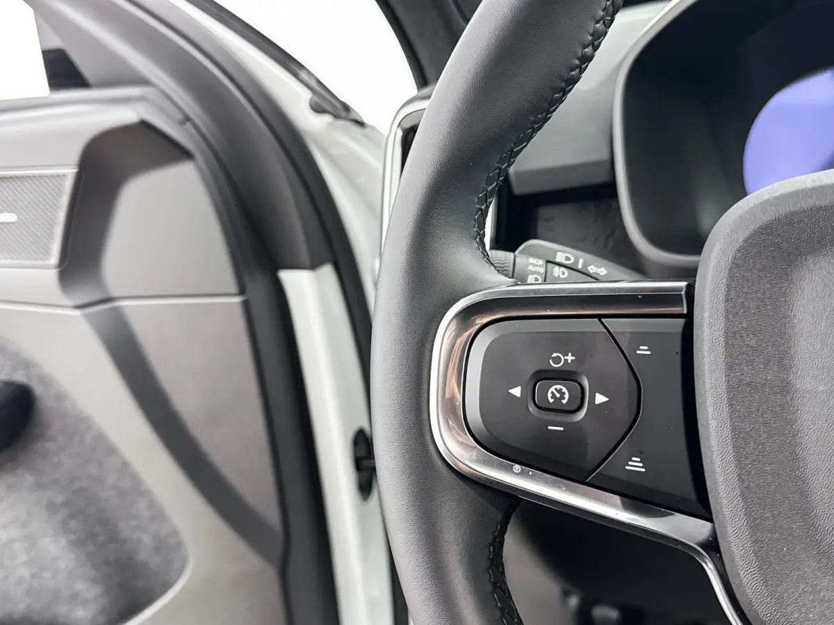 Single Motor Extended Range Core 82 kWh | 19" Allseason | Harman Kardon | 360 Camera | Adaptieve Cruise | BLIS | Stoel/Stuurverwarming | Warmtepomp