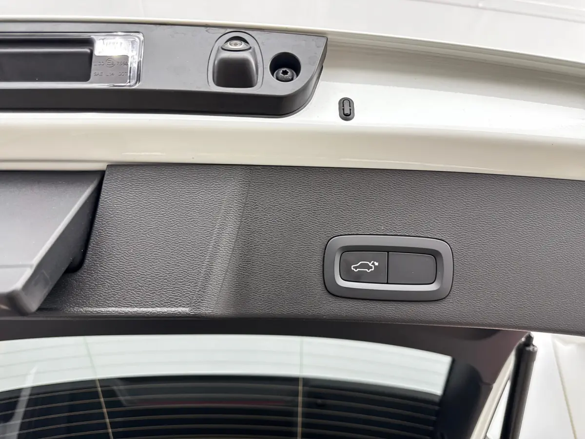 Single Motor Extended Range Core 82 kWh | 19" Allseason | Harman Kardon | 360 Camera | Adaptieve Cruise | BLIS | Stoel/Stuurverwarming | Warmtepomp