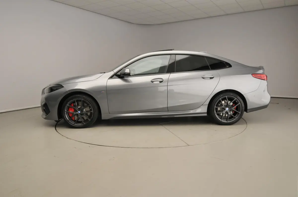 218i | M-Sportpakket | LED | HUD | Panoramadak | Sportstoelen | Stoelverwarming | DAB | Hifi speakers | Alu 18 inch