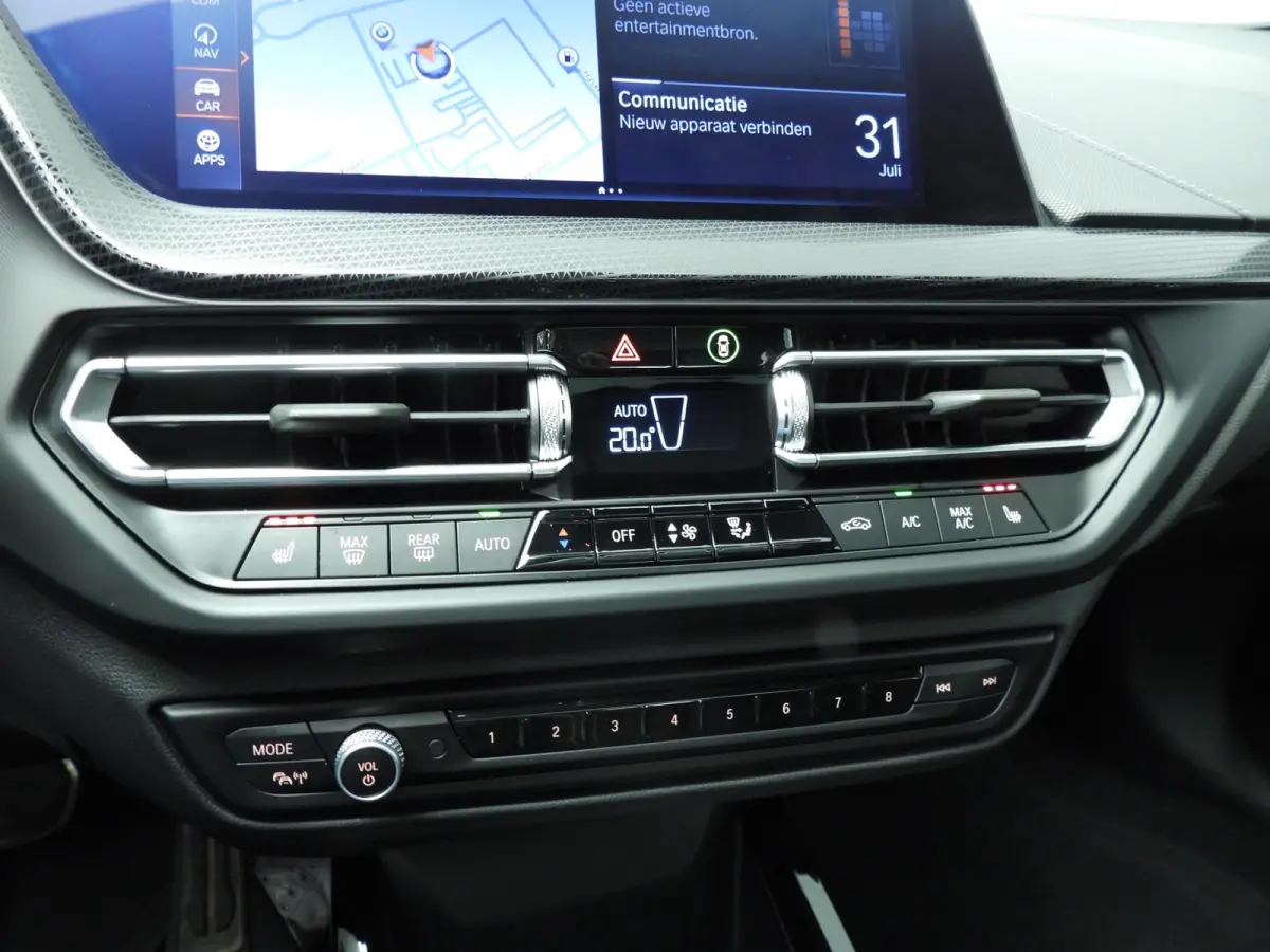 218i | M-Sportpakket | LED | HUD | Panoramadak | Sportstoelen | Stoelverwarming | DAB | Hifi speakers | Alu 18 inch