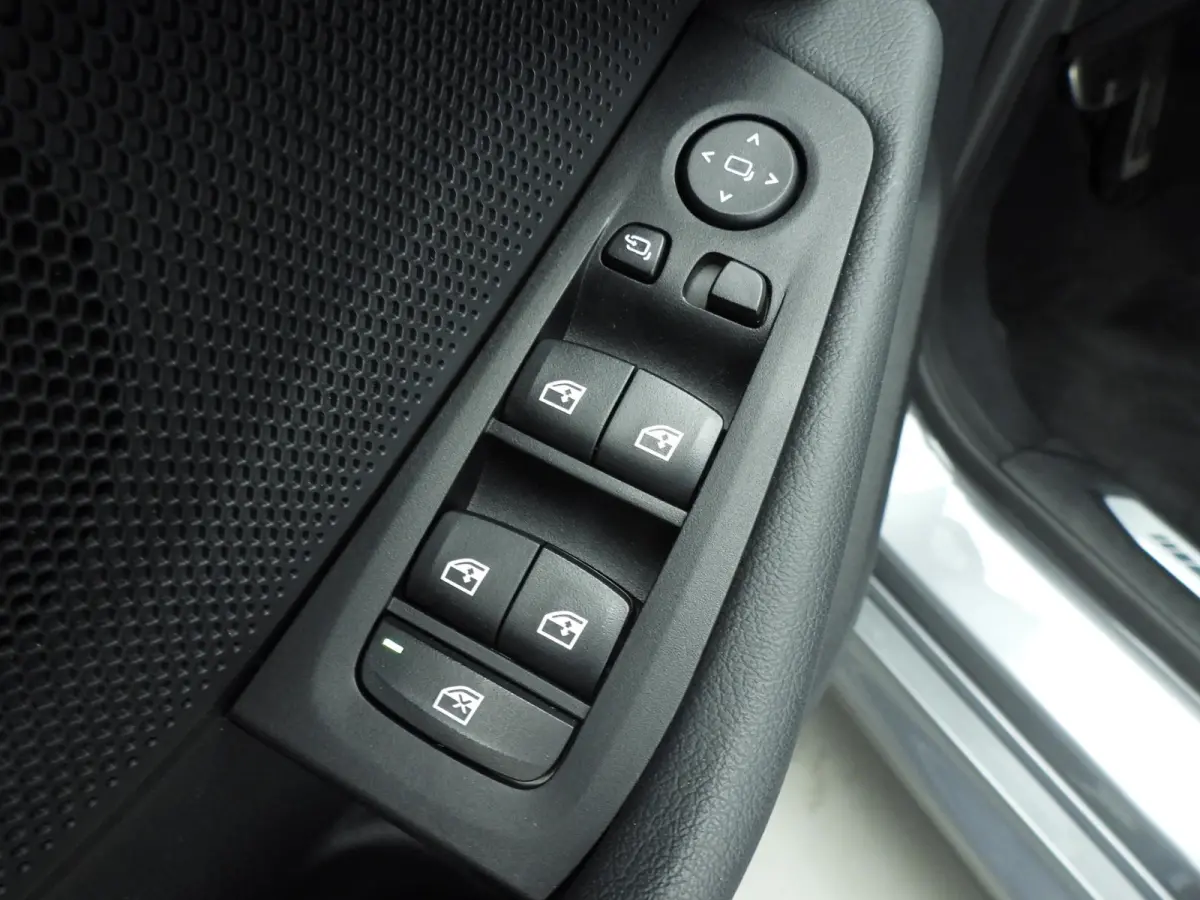 218i | M-Sportpakket | LED | HUD | Panoramadak | Sportstoelen | Stoelverwarming | DAB | Hifi speakers | Alu 18 inch