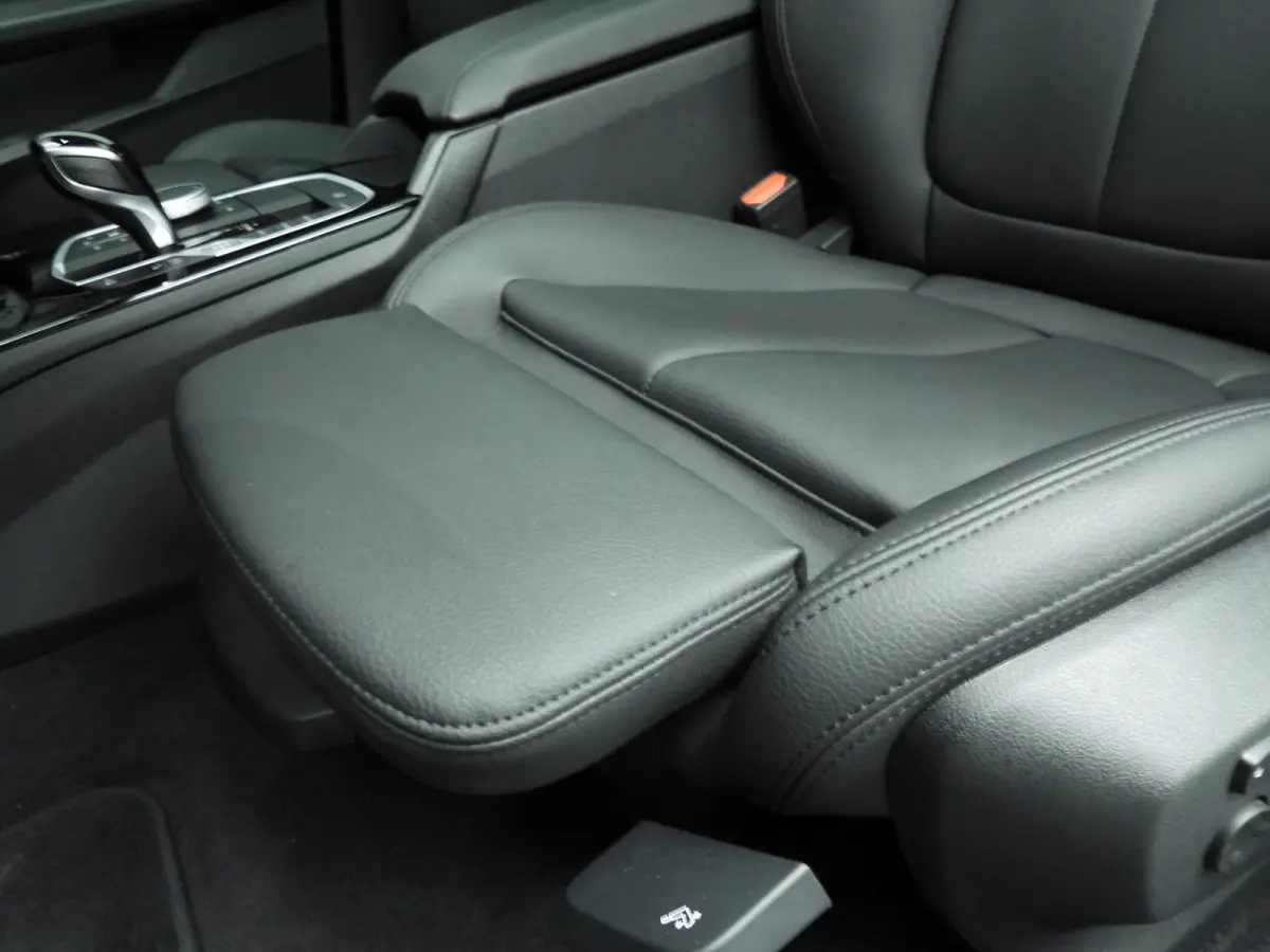 218i | M-Sportpakket | LED | HUD | Panoramadak | Sportstoelen | Stoelverwarming | DAB | Hifi speakers | Alu 18 inch
