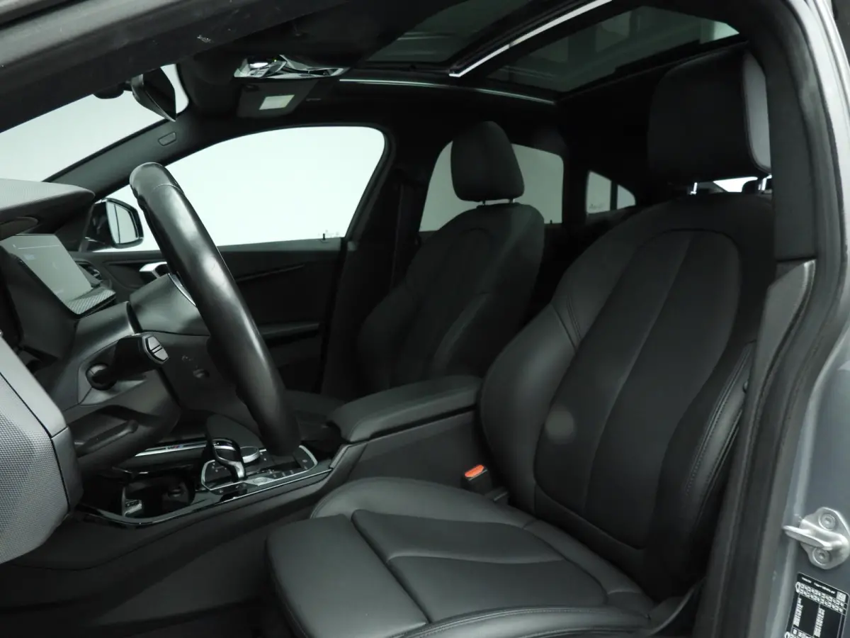 218i | M-Sportpakket | LED | HUD | Panoramadak | Sportstoelen | Stoelverwarming | DAB | Hifi speakers | Alu 18 inch