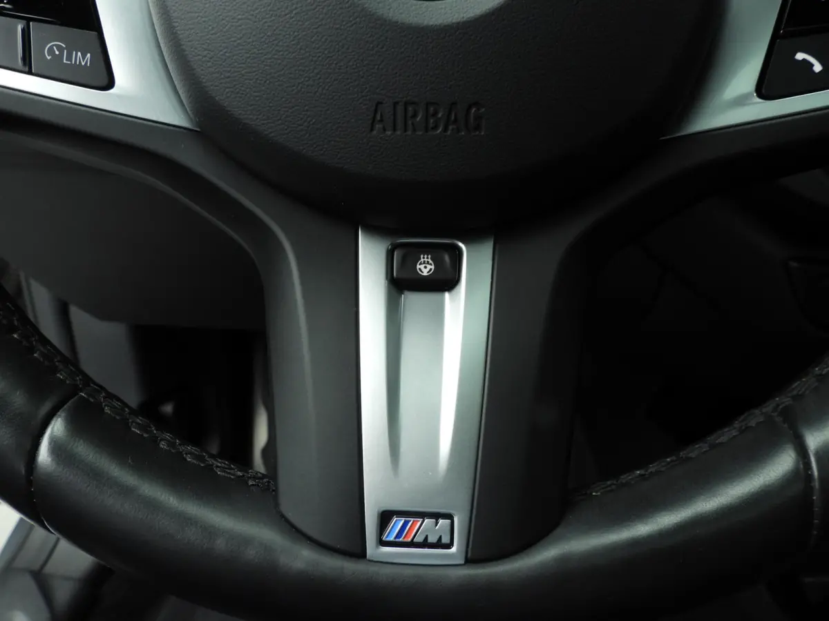 218i | M-Sportpakket | LED | HUD | Panoramadak | Sportstoelen | Stoelverwarming | DAB | Hifi speakers | Alu 18 inch