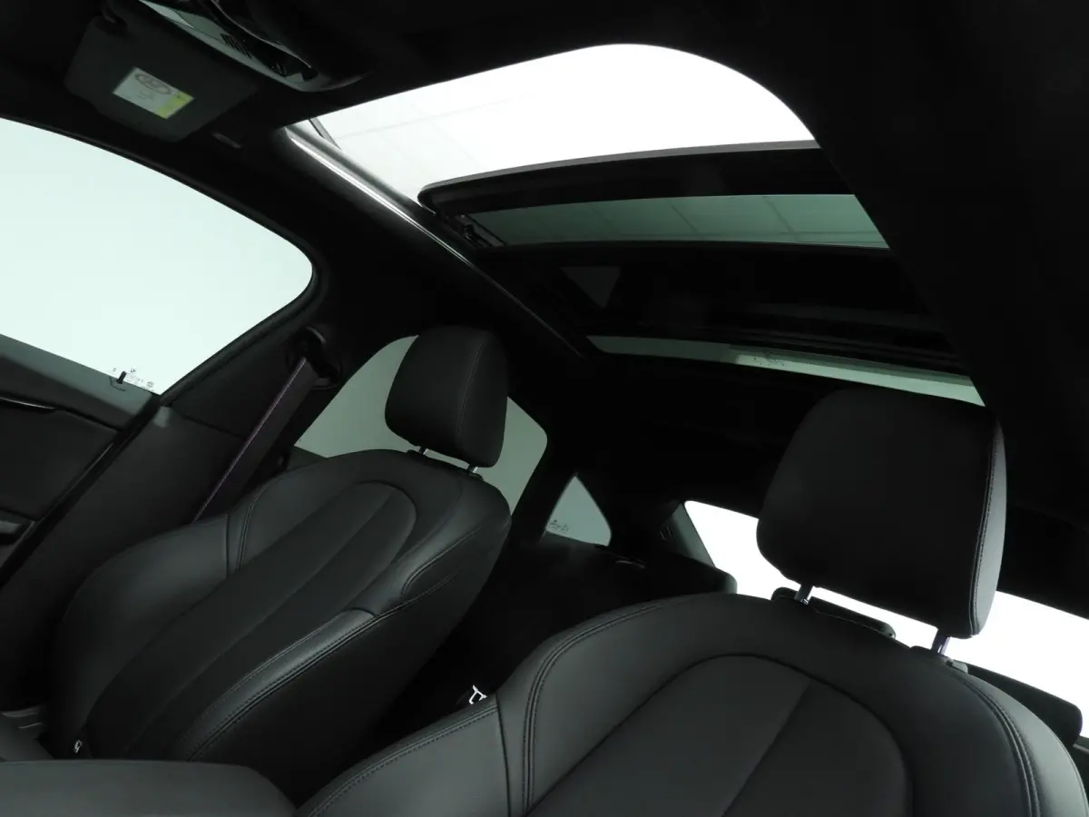 218i | M-Sportpakket | LED | HUD | Panoramadak | Sportstoelen | Stoelverwarming | DAB | Hifi speakers | Alu 18 inch