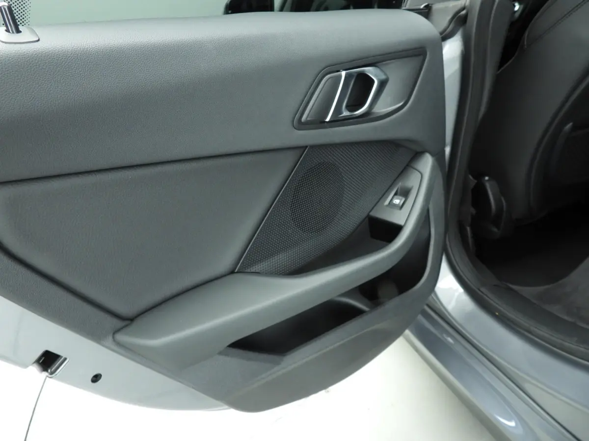 218i | M-Sportpakket | LED | HUD | Panoramadak | Sportstoelen | Stoelverwarming | DAB | Hifi speakers | Alu 18 inch