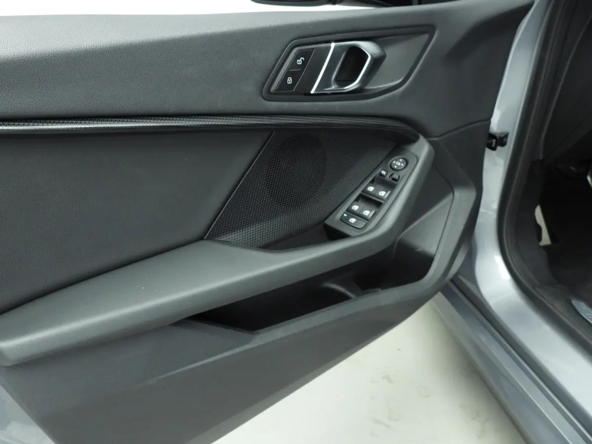 218i | M-Sportpakket | LED | HUD | Panoramadak | Sportstoelen | Stoelverwarming | DAB | Hifi speakers | Alu 18 inch