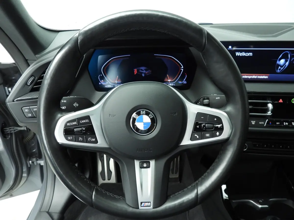 218i | M-Sportpakket | LED | HUD | Panoramadak | Sportstoelen | Stoelverwarming | DAB | Hifi speakers | Alu 18 inch