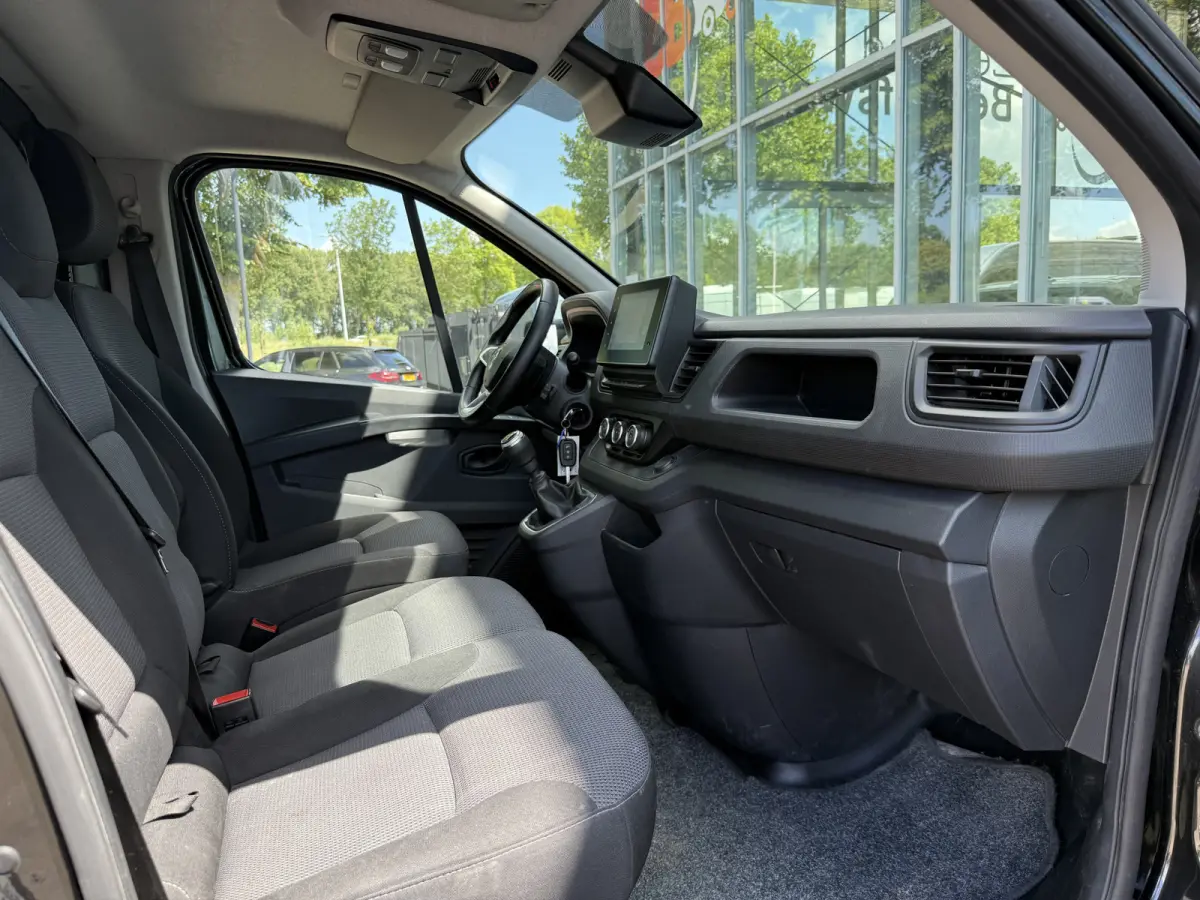 2.0 dCi 130 T30 L2H1 Work Edition | NL-auto | 1e Eig | LED | Navi | Carplay | PDC