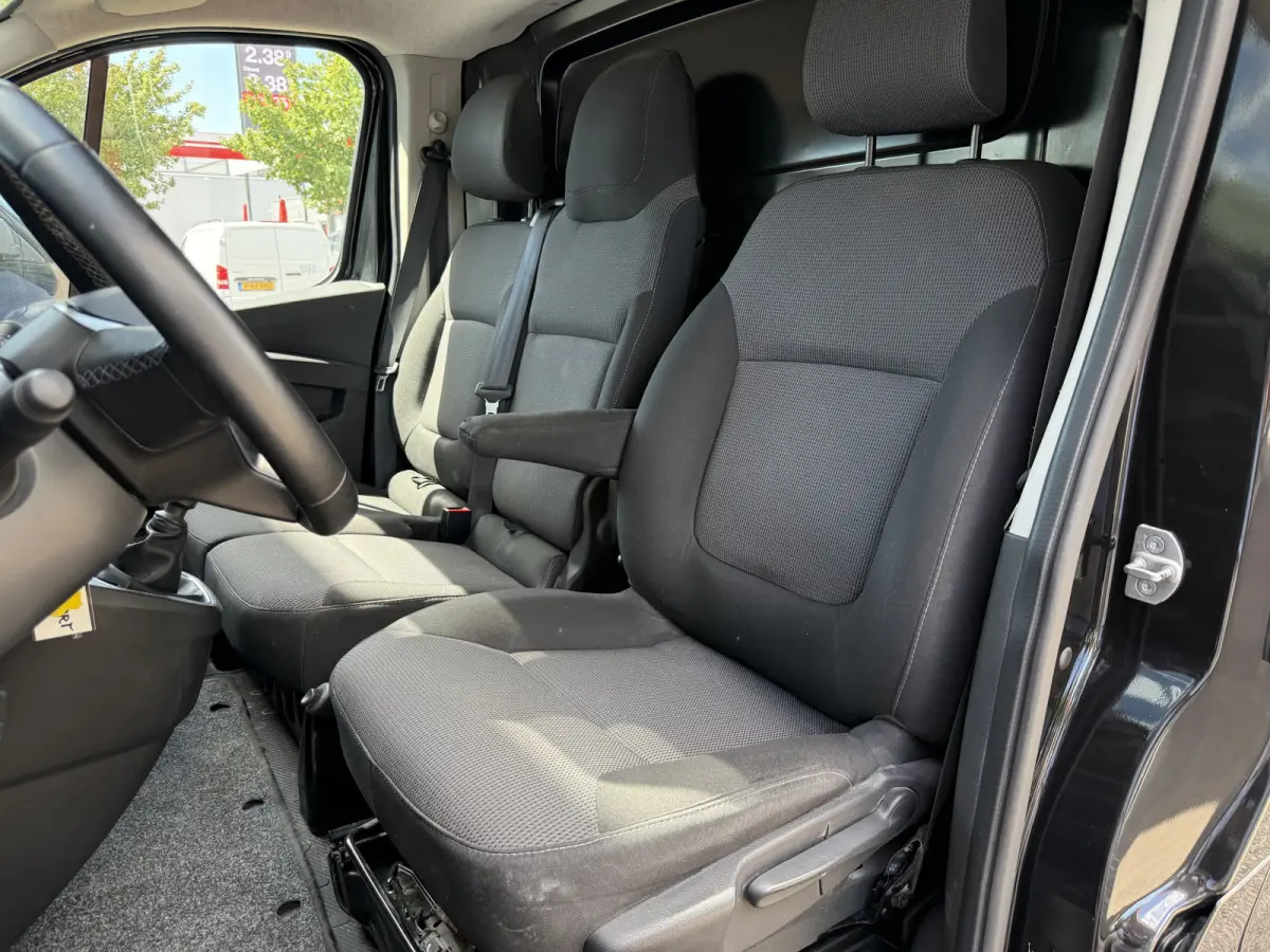 2.0 dCi 130 T30 L2H1 Work Edition | NL-auto | 1e Eig | LED | Navi | Carplay | PDC