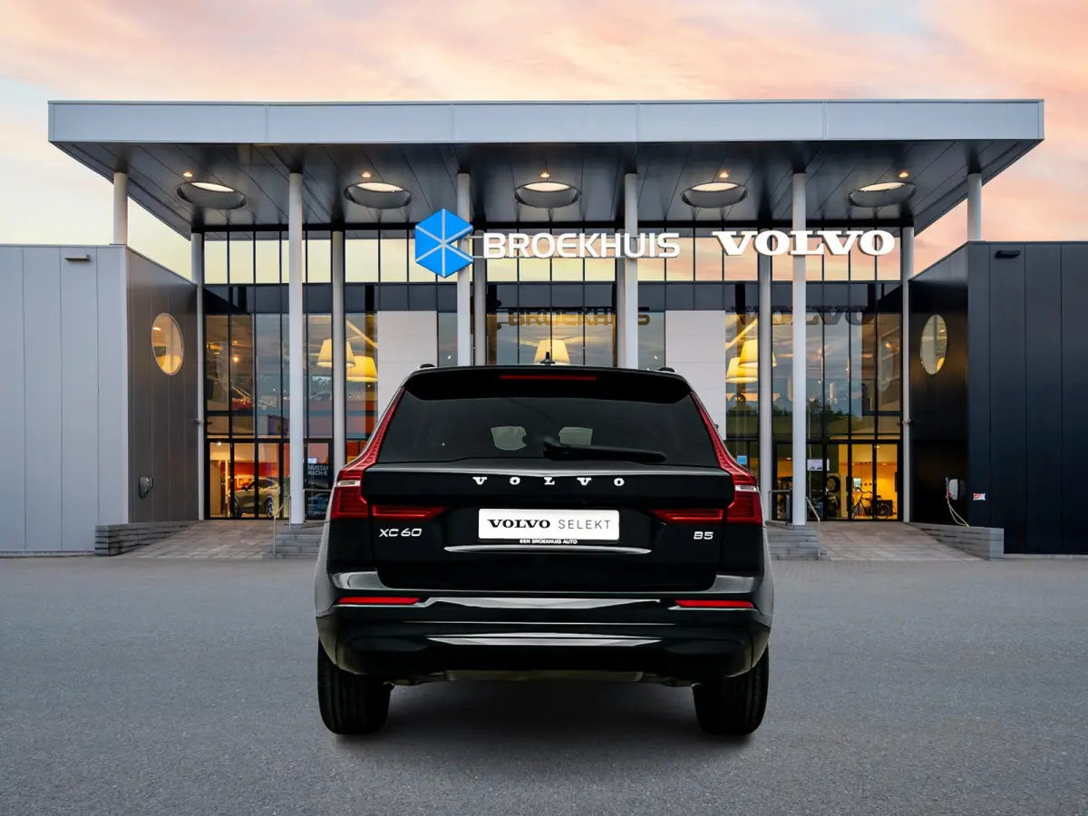 B5 Momentum Business | 18" | Leder | Stoel/Stuur/Achterbankverwarming | Elektr. verst. Stoelen | Parkeercamera | Adaptieve Cruise