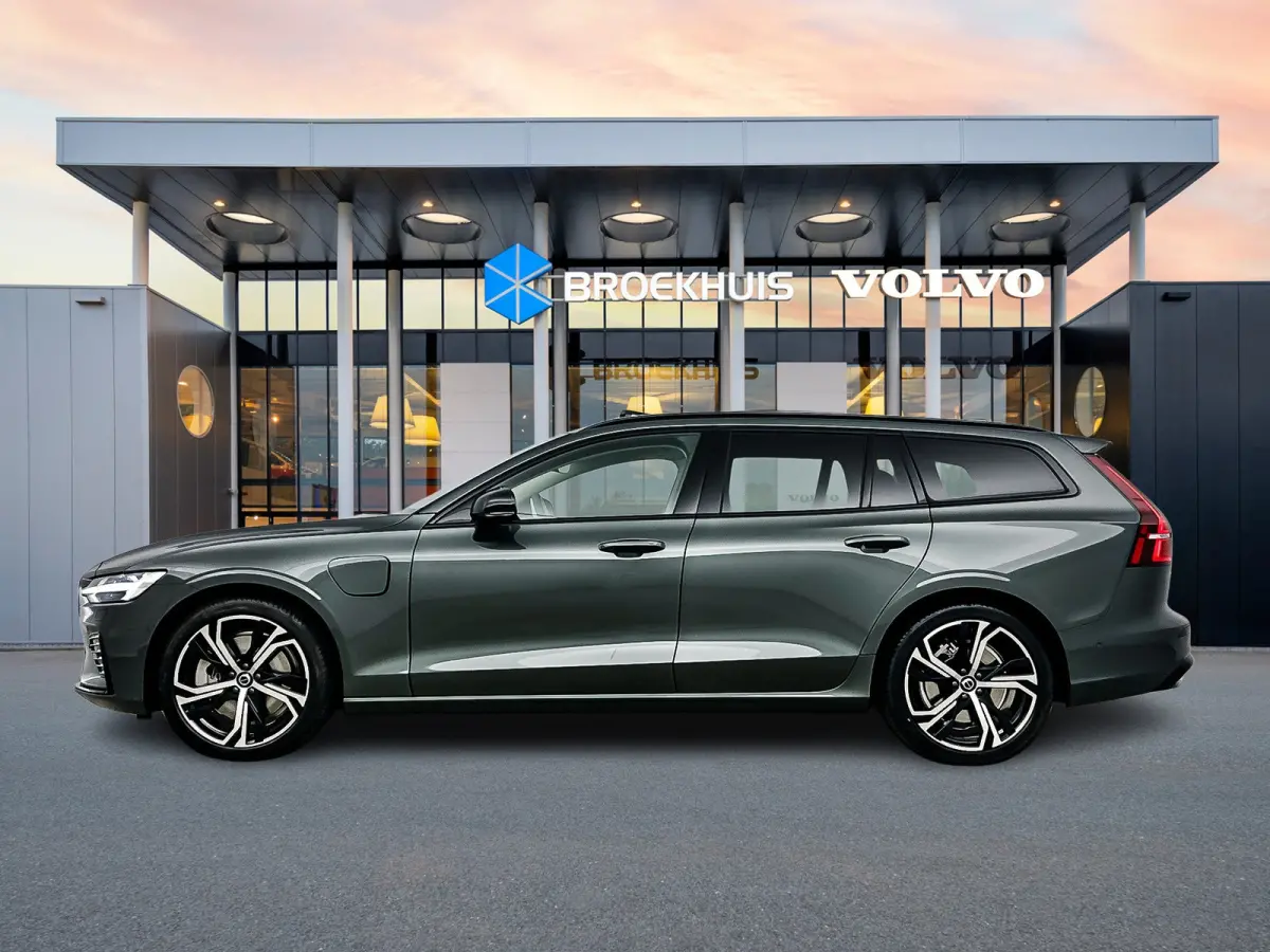 T6 Recharge Ultra Dark | 19" | Harman Kardon | Panoramadak | Head-Up | Full LED | 360 Camera | Elektr. verst. Stoelen | Stoel/Stuur/Achterbankverwarming | Adaptieve Cruise | BLIS