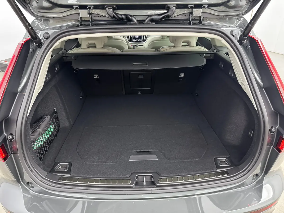T6 Recharge Ultra Dark | 19" | Harman Kardon | Panoramadak | Head-Up | Full LED | 360 Camera | Elektr. verst. Stoelen | Stoel/Stuur/Achterbankverwarming | Adaptieve Cruise | BLIS