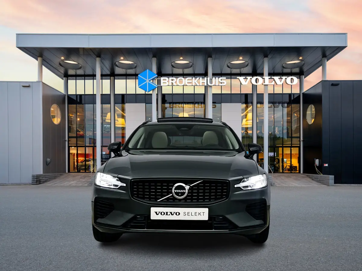 T6 Recharge Ultra Dark | 19" | Harman Kardon | Panoramadak | Head-Up | Full LED | 360 Camera | Elektr. verst. Stoelen | Stoel/Stuur/Achterbankverwarming | Adaptieve Cruise | BLIS