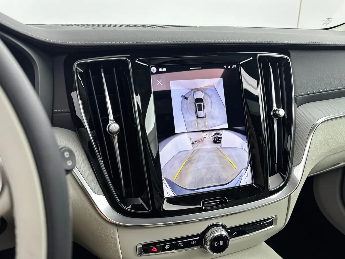 T6 Recharge Ultra Dark | 19" | Harman Kardon | Panoramadak | Head-Up | Full LED | 360 Camera | Elektr. verst. Stoelen | Stoel/Stuur/Achterbankverwarming | Adaptieve Cruise | BLIS