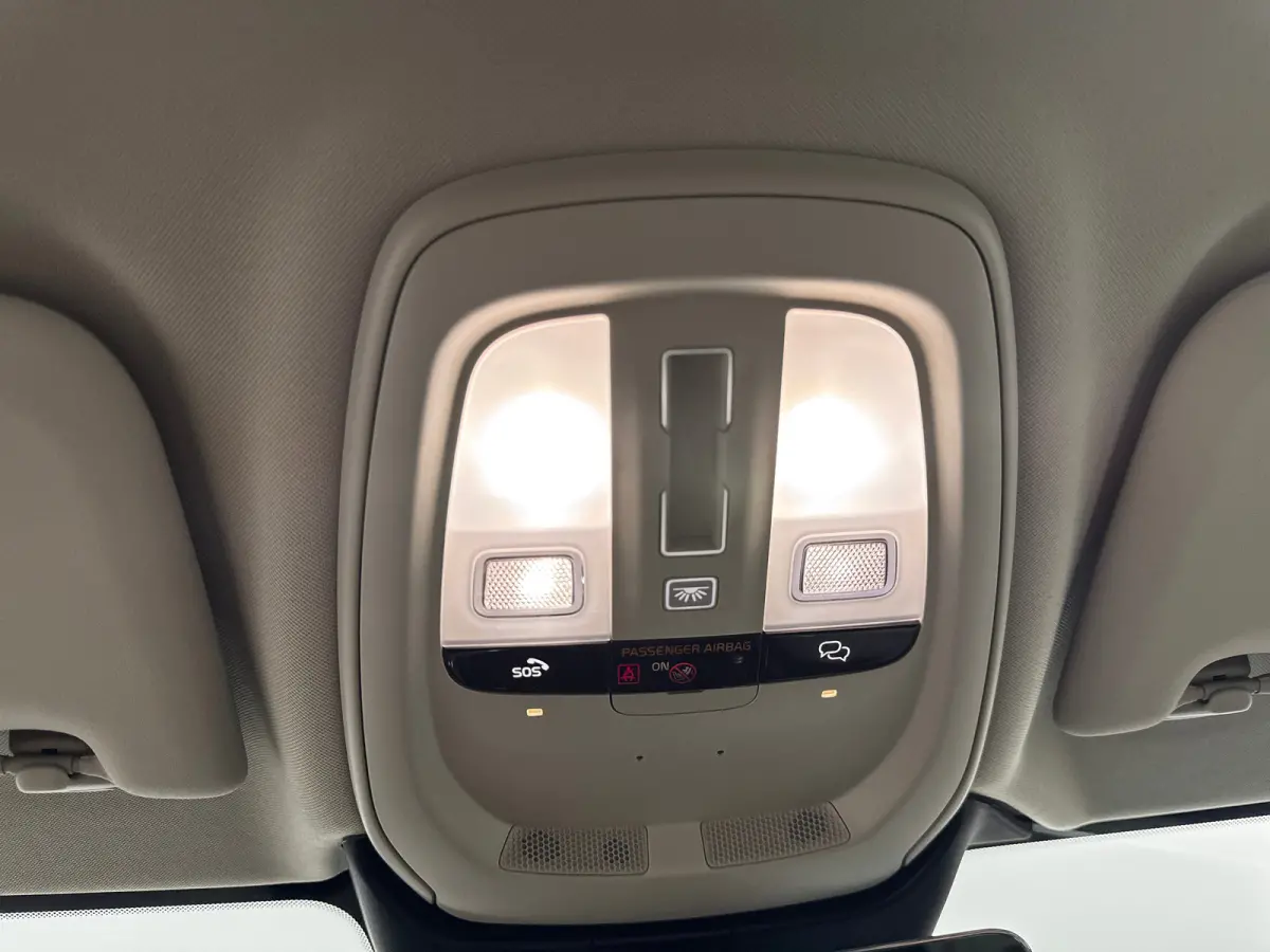 T6 Recharge Ultra Dark | 19" | Harman Kardon | Panoramadak | Head-Up | Full LED | 360 Camera | Elektr. verst. Stoelen | Stoel/Stuur/Achterbankverwarming | Adaptieve Cruise | BLIS