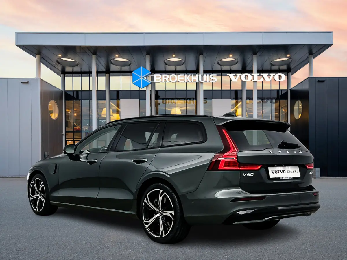 T6 Recharge Ultra Dark | 19" | Harman Kardon | Panoramadak | Head-Up | Full LED | 360 Camera | Elektr. verst. Stoelen | Stoel/Stuur/Achterbankverwarming | Adaptieve Cruise | BLIS