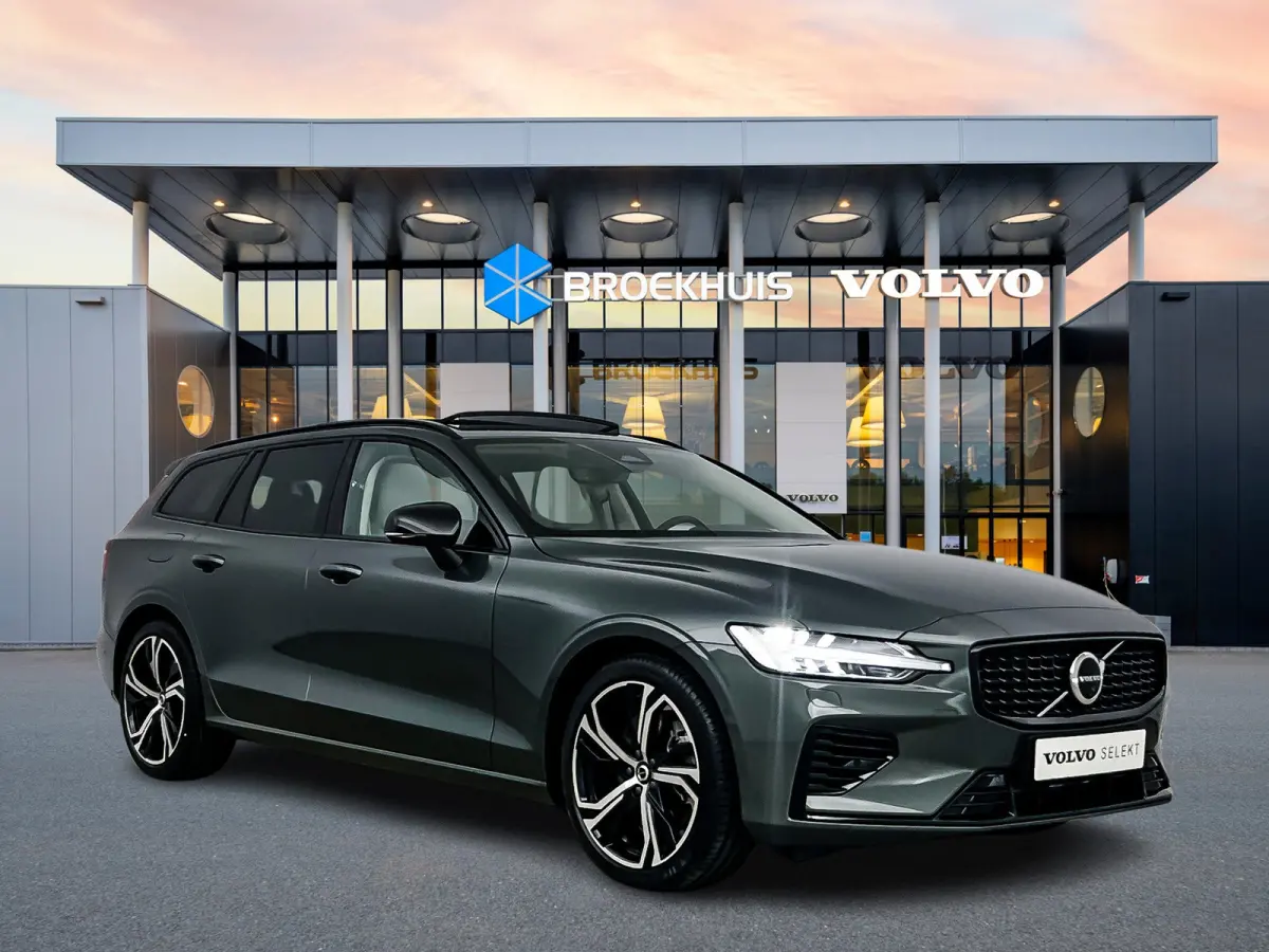 T6 Recharge Ultra Dark | 19" | Harman Kardon | Panoramadak | Head-Up | Full LED | 360 Camera | Elektr. verst. Stoelen | Stoel/Stuur/Achterbankverwarming | Adaptieve Cruise | BLIS