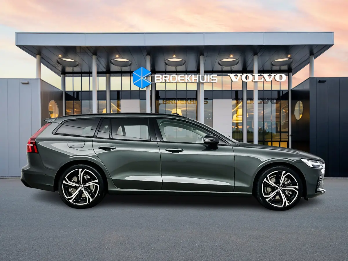T6 Recharge Ultra Dark | 19" | Harman Kardon | Panoramadak | Head-Up | Full LED | 360 Camera | Elektr. verst. Stoelen | Stoel/Stuur/Achterbankverwarming | Adaptieve Cruise | BLIS