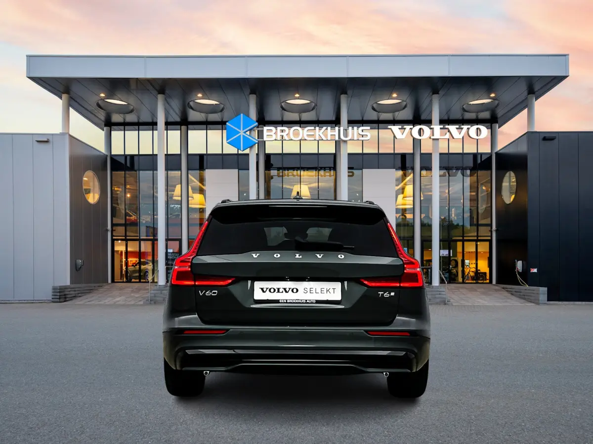 T6 Recharge Ultra Dark | 19" | Harman Kardon | Panoramadak | Head-Up | Full LED | 360 Camera | Elektr. verst. Stoelen | Stoel/Stuur/Achterbankverwarming | Adaptieve Cruise | BLIS