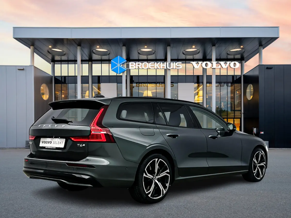 T6 Recharge Ultra Dark | 19" | Harman Kardon | Panoramadak | Head-Up | Full LED | 360 Camera | Elektr. verst. Stoelen | Stoel/Stuur/Achterbankverwarming | Adaptieve Cruise | BLIS