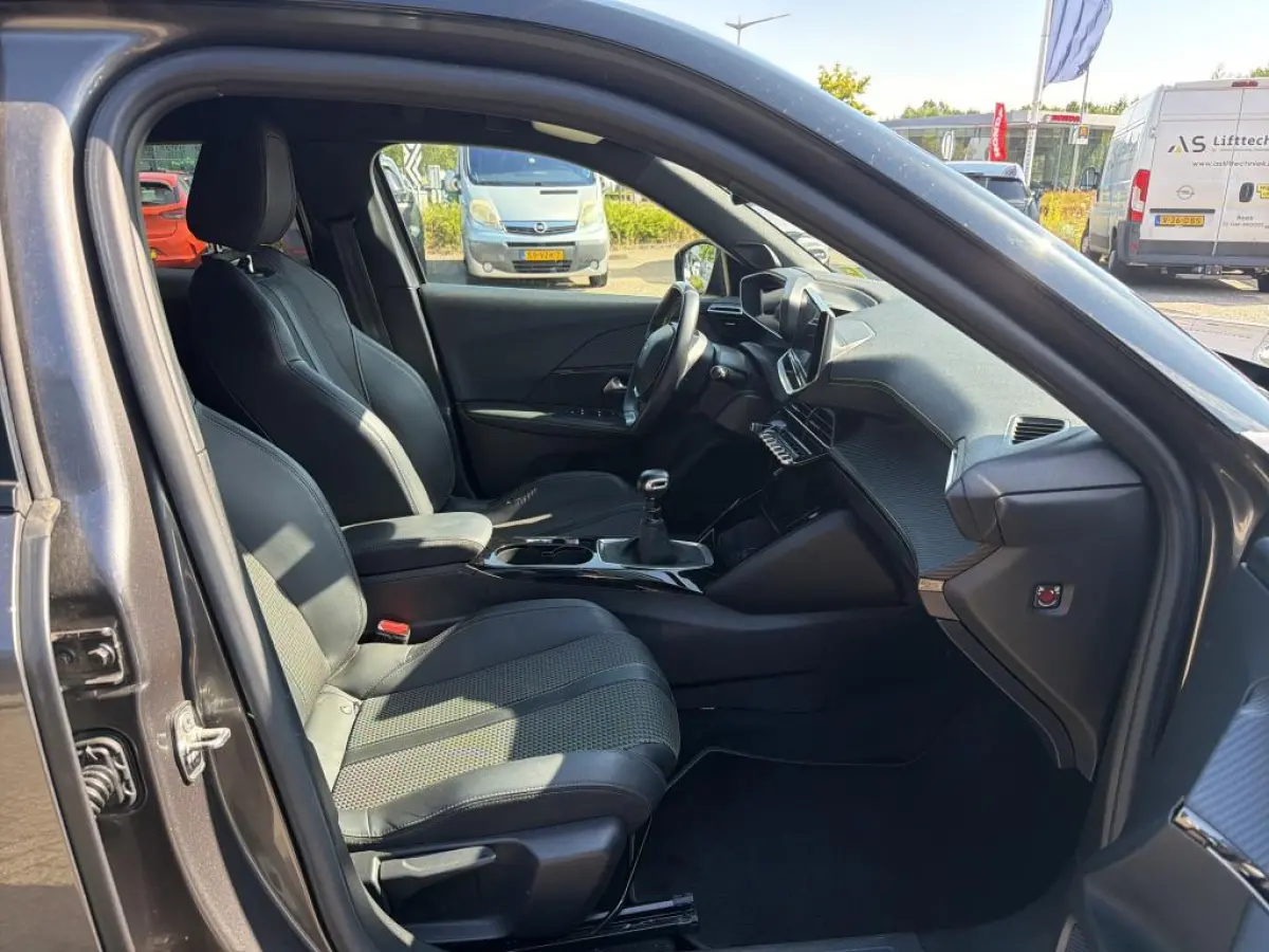 1.2 PureTech GT | Navigatie | Camera | Apple carplay | Full LED | NL auto | Parkeersensoren |