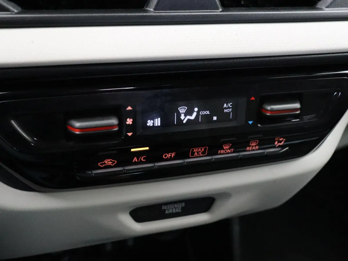 1.2 Comfort Smart Hybrid | Achteruitrijcamera | Stoelverwarming | Adaptieve cruise control | Navigatie |