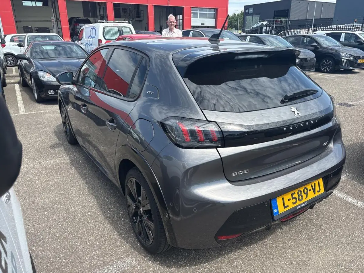 1.2 PureTech 130pk EAT8 GT Pack | Automaat | Navigatie | Camera | Panoramadak | Alcantara | Stoelverwarming | NL auto |