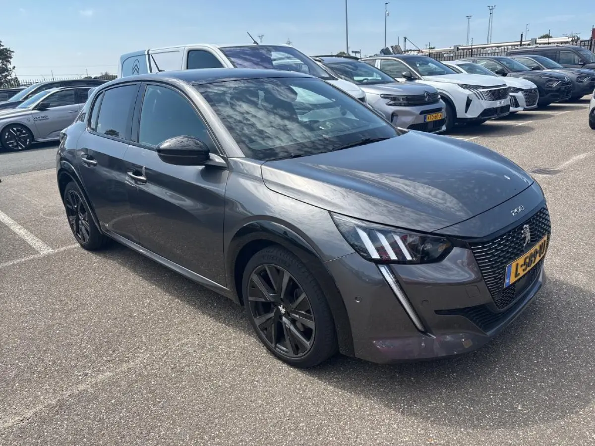 1.2 PureTech 130pk EAT8 GT Pack | Automaat | Navigatie | Camera | Panoramadak | Alcantara | Stoelverwarming | NL auto |