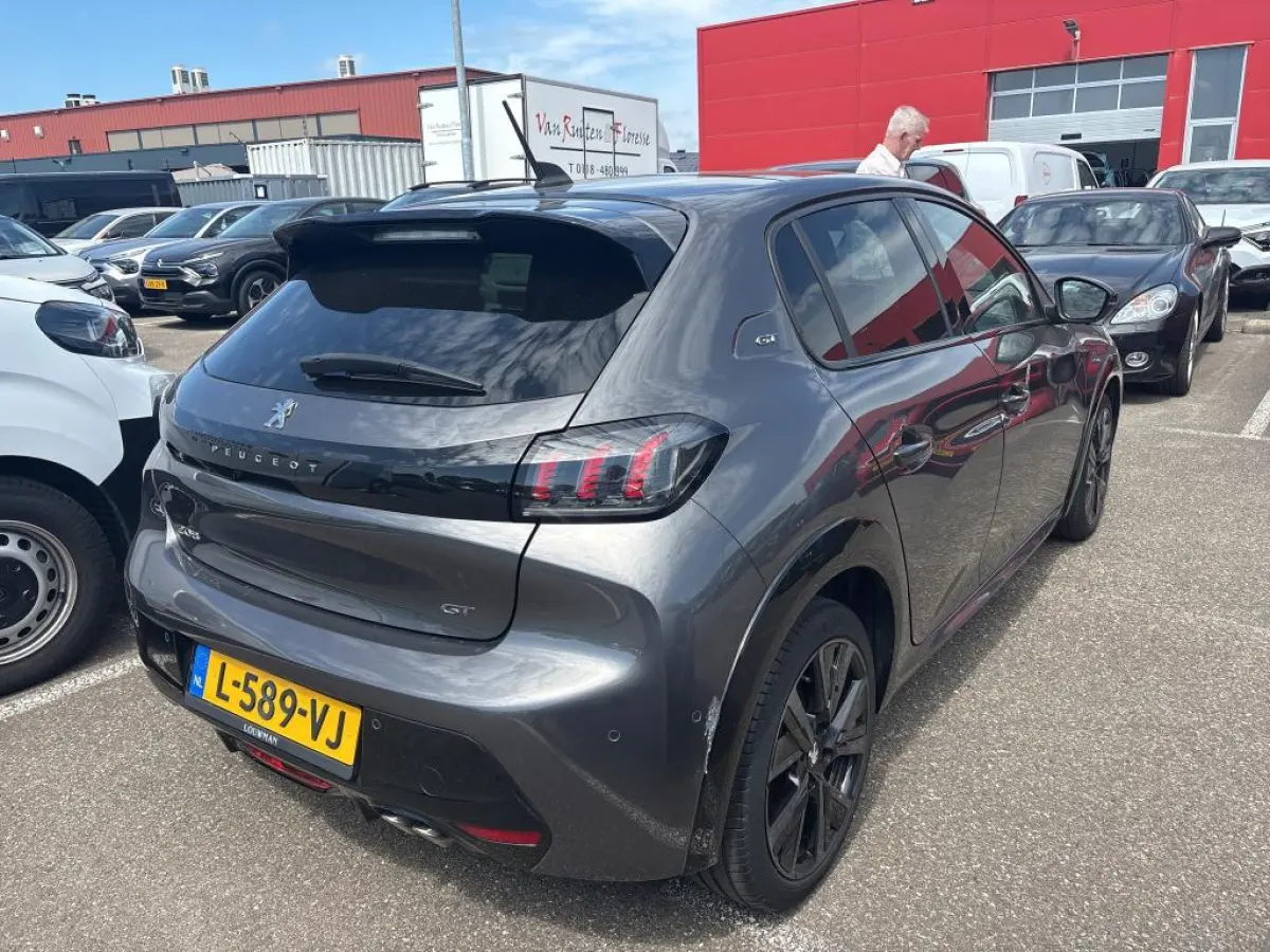 1.2 PureTech 130pk EAT8 GT Pack | Automaat | Navigatie | Camera | Panoramadak | Alcantara | Stoelverwarming | NL auto |
