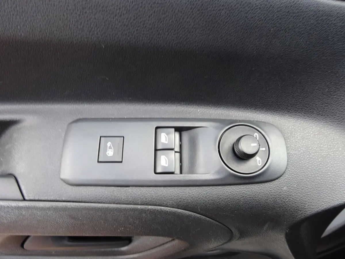 1.2 PureTech Pro BENZINE AIRCO NAVI CRUISE CONTROL PDC SCHUIFDEUR