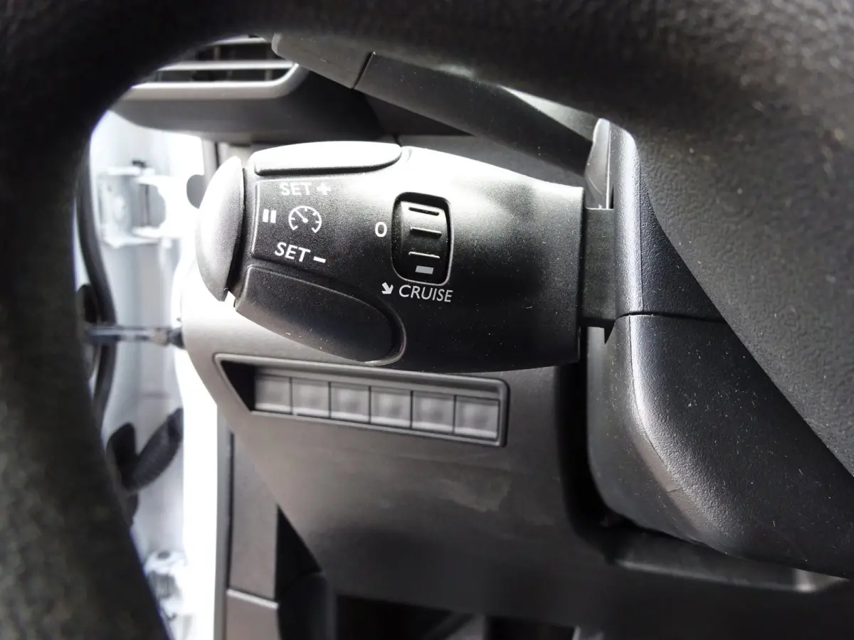 1.2 PureTech Pro BENZINE AIRCO NAVI CRUISE CONTROL PDC SCHUIFDEUR