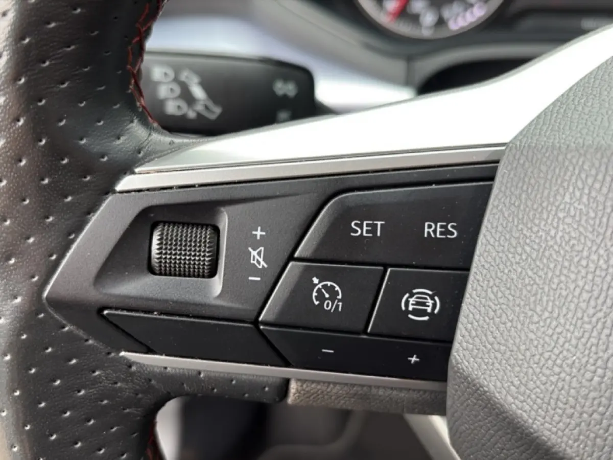 1.0 TSI FR CRUISE/PDC/LED/CLIMA/CARPLAY/DAB