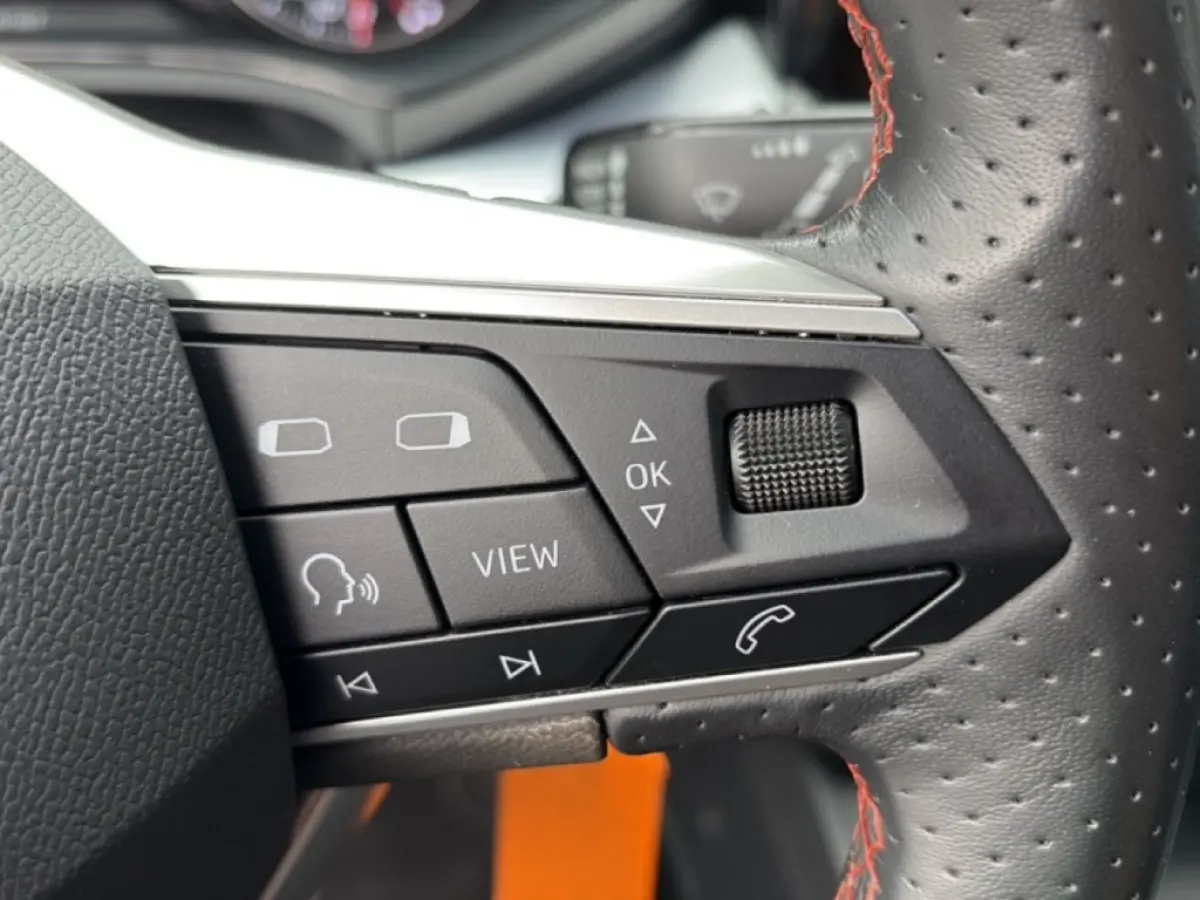 1.0 TSI FR CRUISE/PDC/LED/CLIMA/CARPLAY/DAB