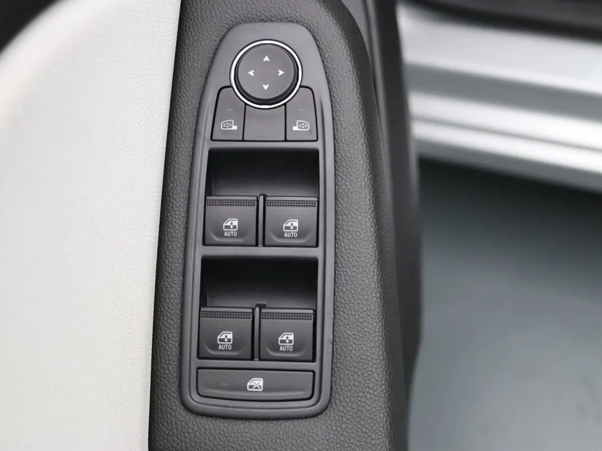 90pk TCe Techno Apple Carplay/Android Auto | Climate