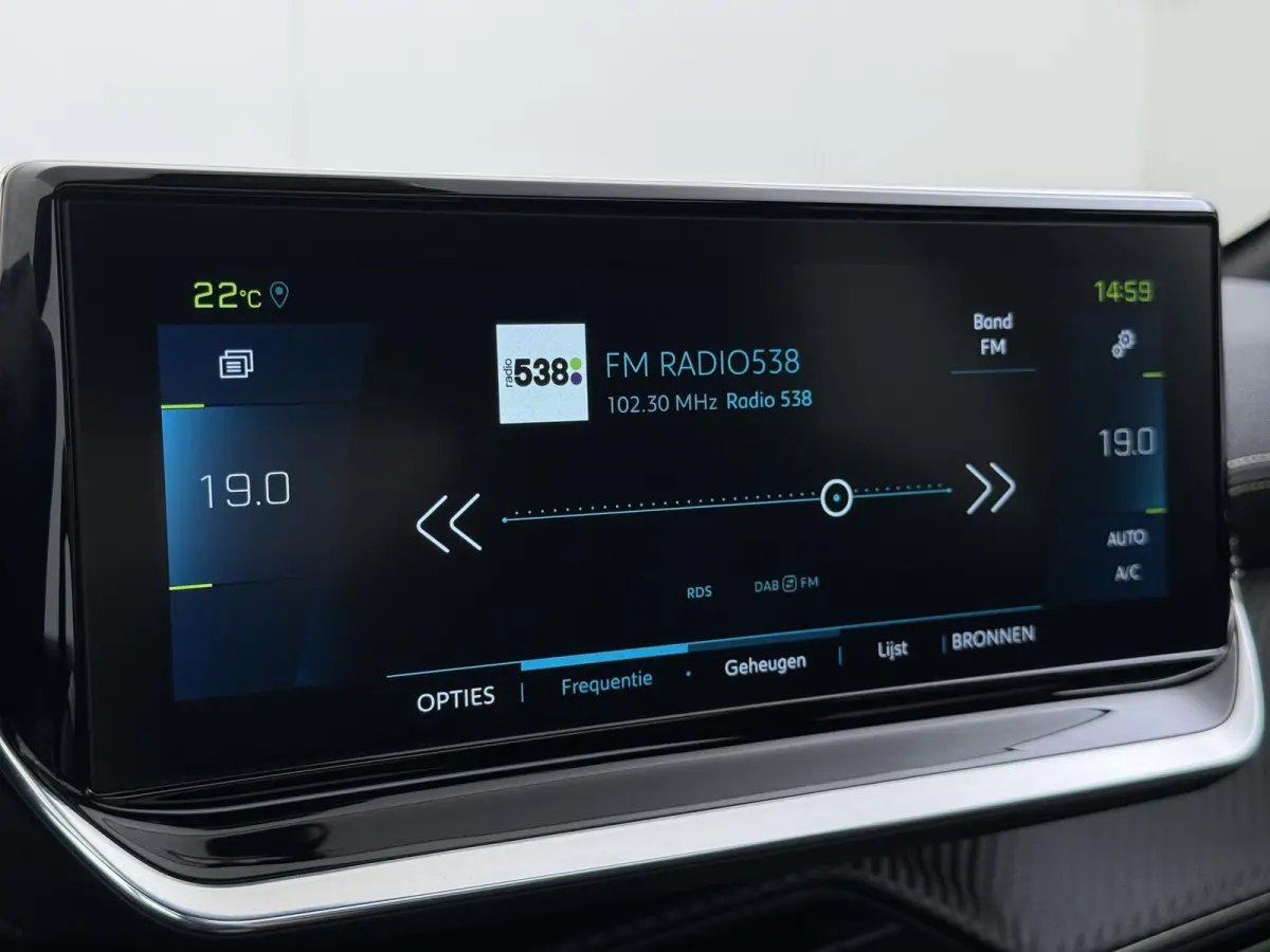 GT Pack 50 kWh 136pk | Accu 91% | Navigatie | Camera achter | Panorama dak | Alcantara bekleding | Cruise control adaptief | Lichtmetalen velgen  | Stoelverwarming | Apple Carplay en Android