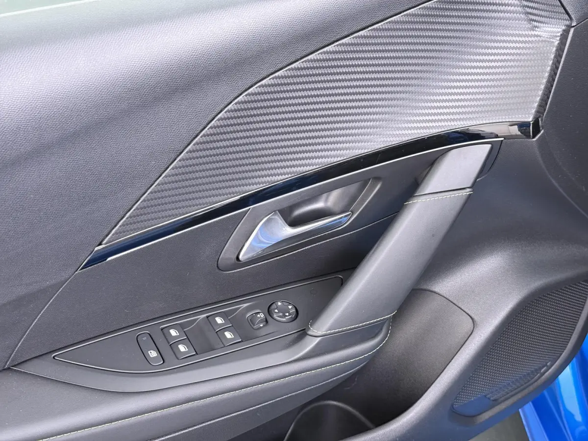 GT Pack 50 kWh 136pk | Accu 91% | Navigatie | Camera achter | Panorama dak | Alcantara bekleding | Cruise control adaptief | Lichtmetalen velgen  | Stoelverwarming | Apple Carplay en Android