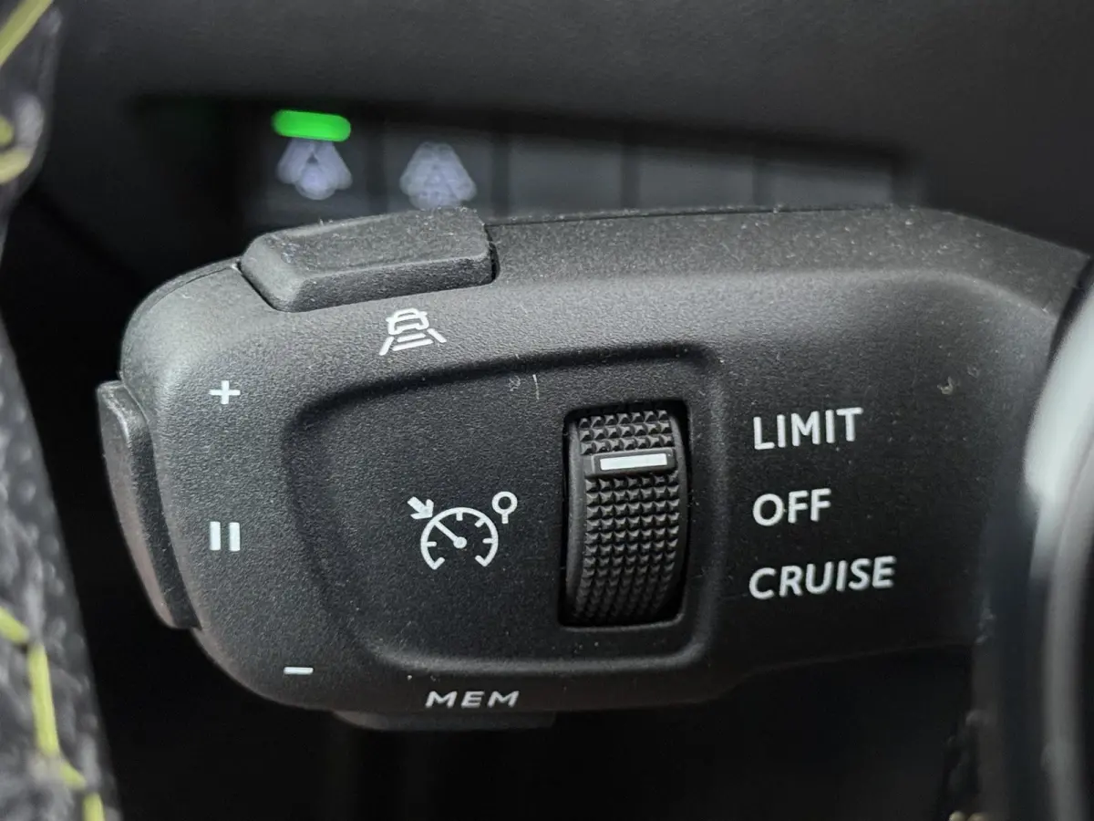 GT Pack 50 kWh 136pk | Accu 91% | Navigatie | Camera achter | Panorama dak | Alcantara bekleding | Cruise control adaptief | Lichtmetalen velgen  | Stoelverwarming | Apple Carplay en Android