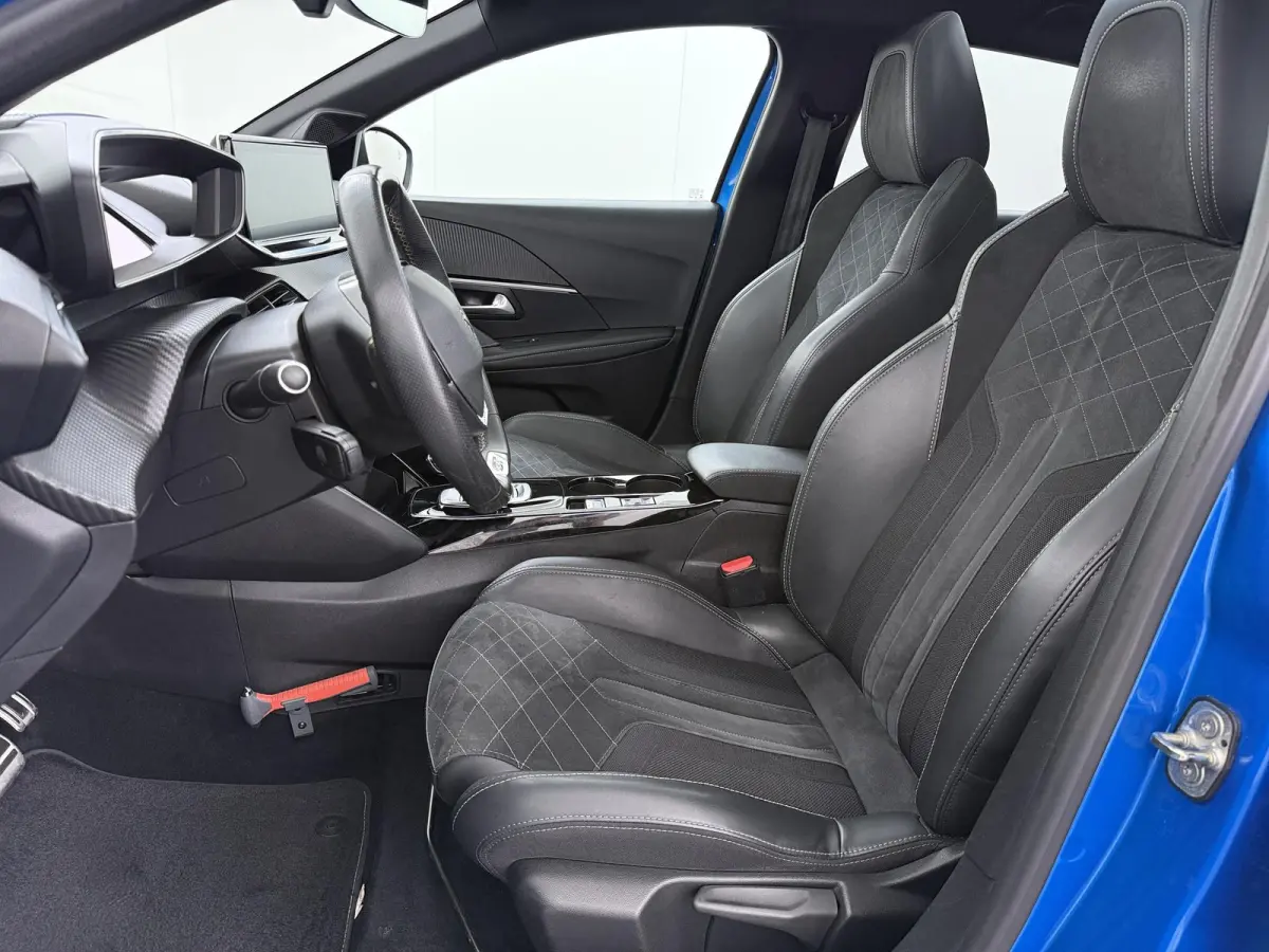 GT Pack 50 kWh 136pk | Accu 91% | Navigatie | Camera achter | Panorama dak | Alcantara bekleding | Cruise control adaptief | Lichtmetalen velgen  | Stoelverwarming | Apple Carplay en Android